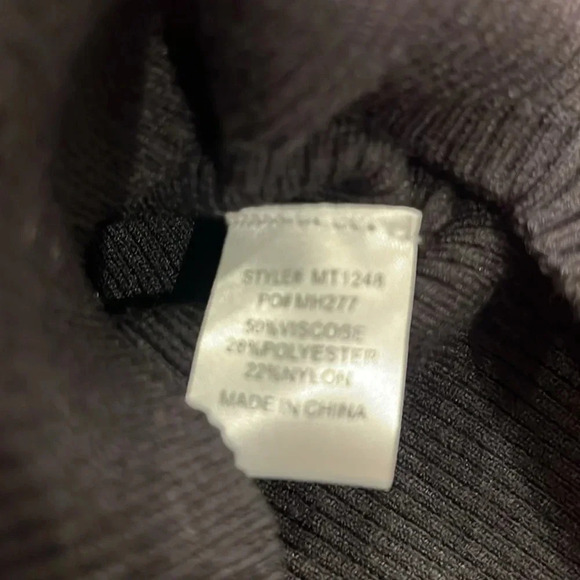 Mimosa sweaters cropped great for jeans 2 Tops. - Picture 5 of 7